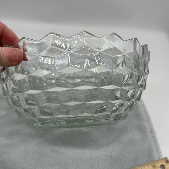 Heavy Cut Glass w/Geometric Pattern/Design Starburst on Bottom Capacity 68oz - Picture 4 of 6